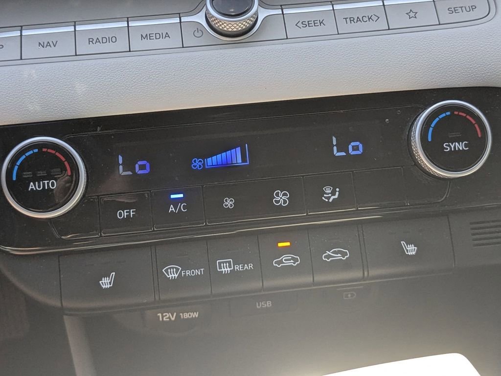 Used 2022 Hyundai Elantra Limited FWD image 21