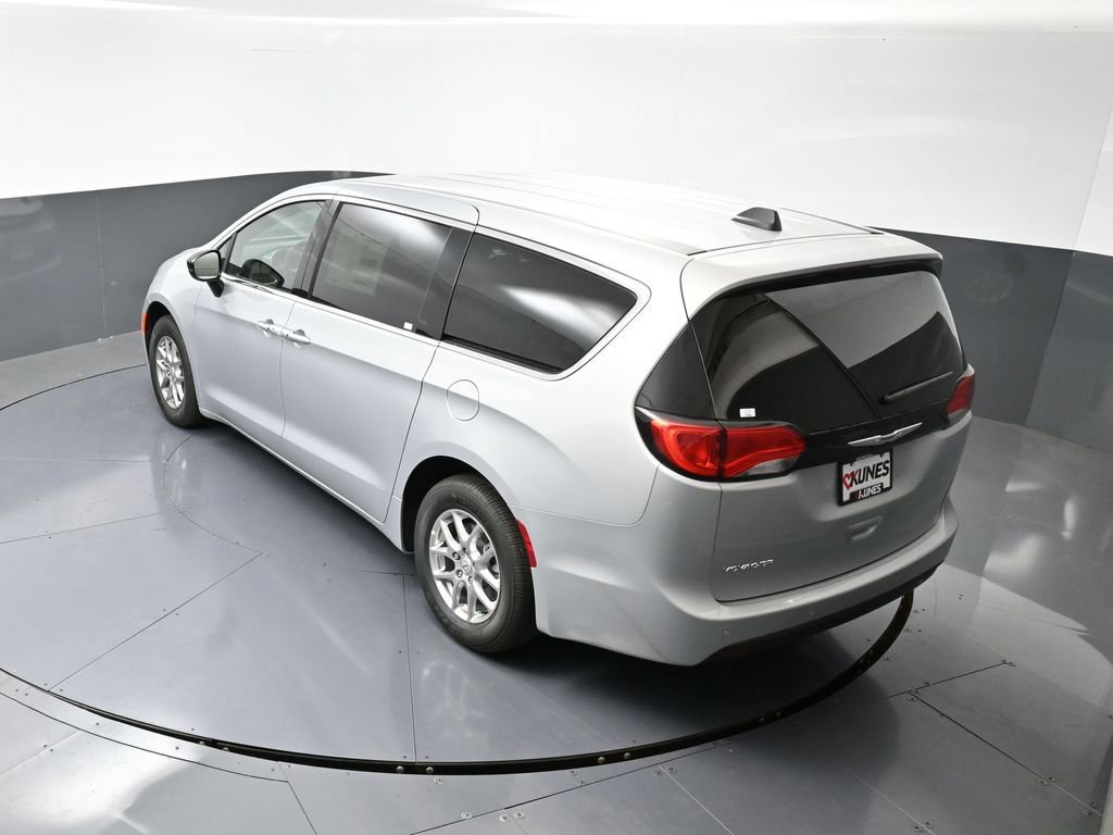 New 2026 Chrysler Voyager LX image 35