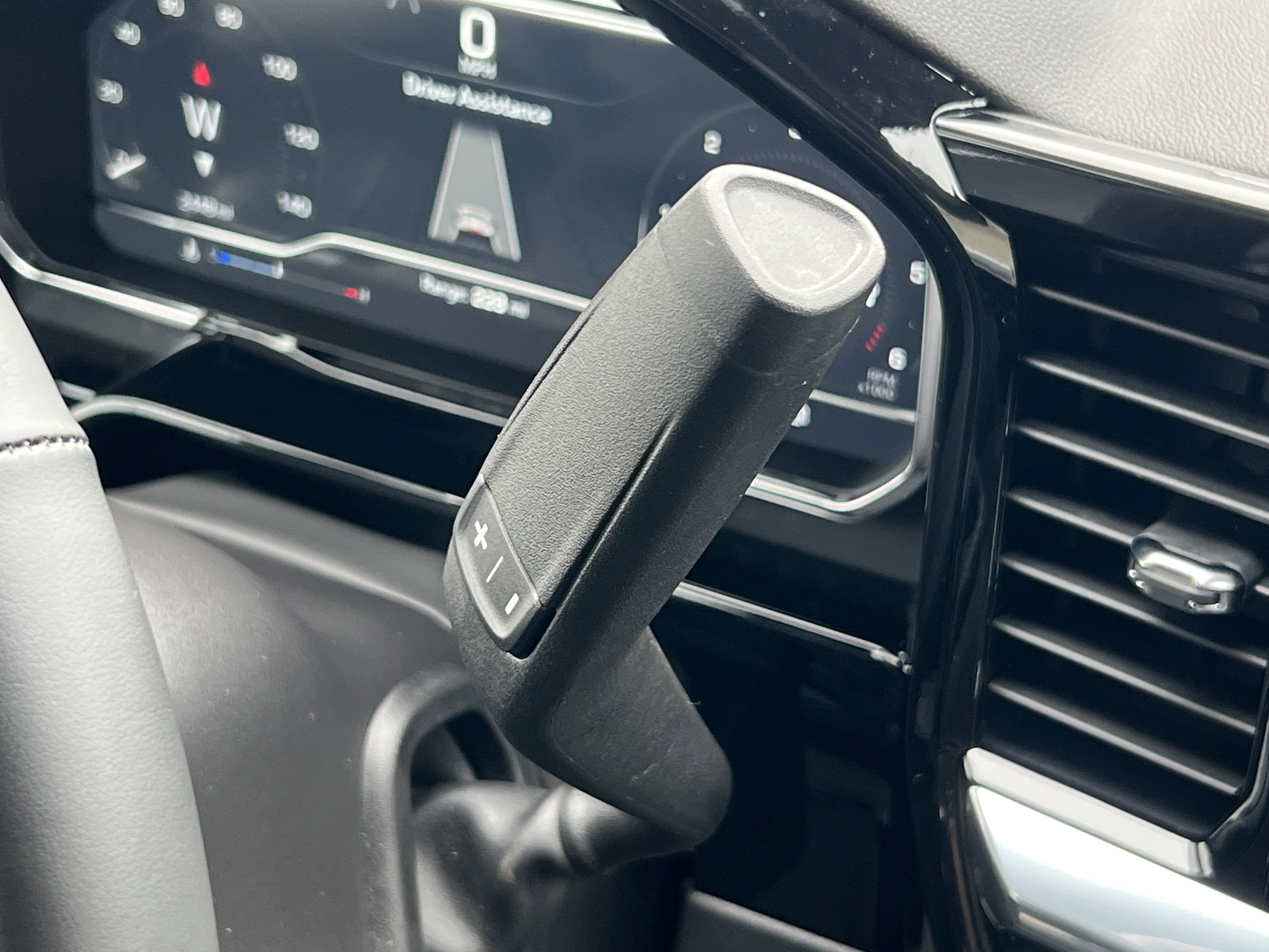 Used 2025 GMC Sierra 1500 Elevation image 32