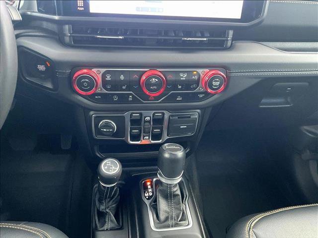 Used 2025 Jeep Gladiator Sport AWD/4WD image 23