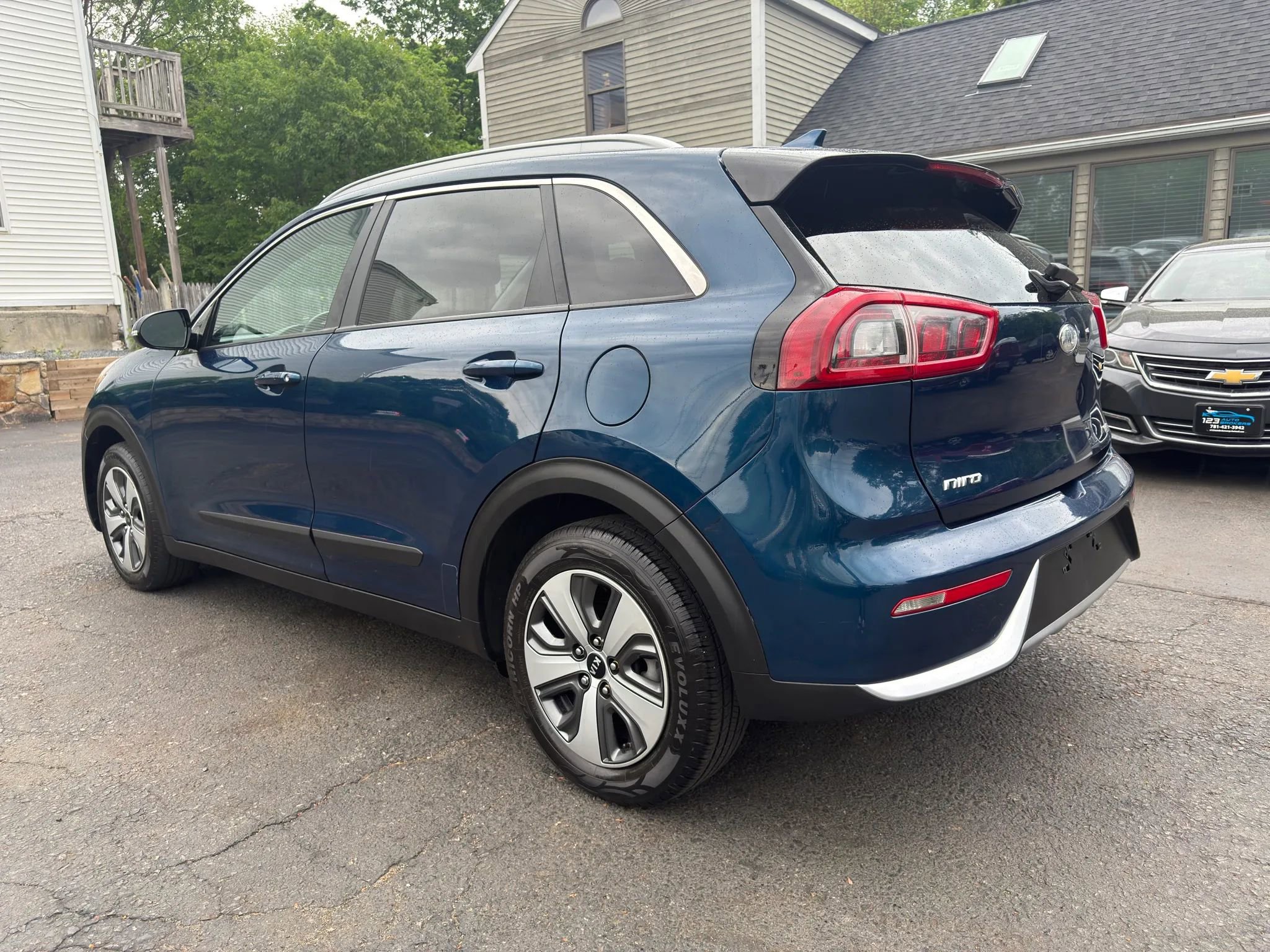 Used 2019 Kia Niro EX FWD image 5