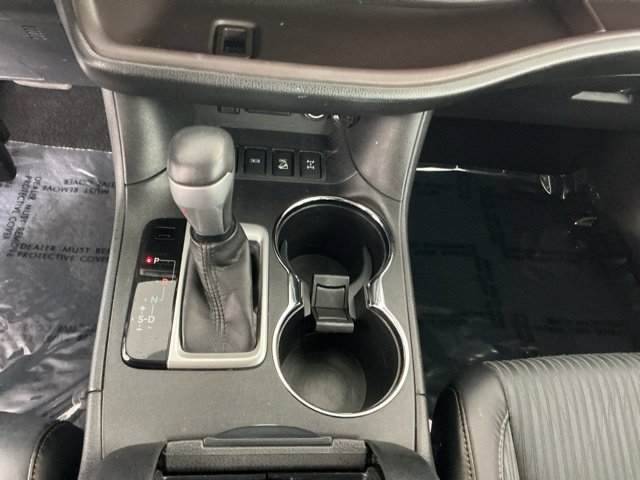 Used 2017 Toyota Highlander Plus AWD/4WD image 19