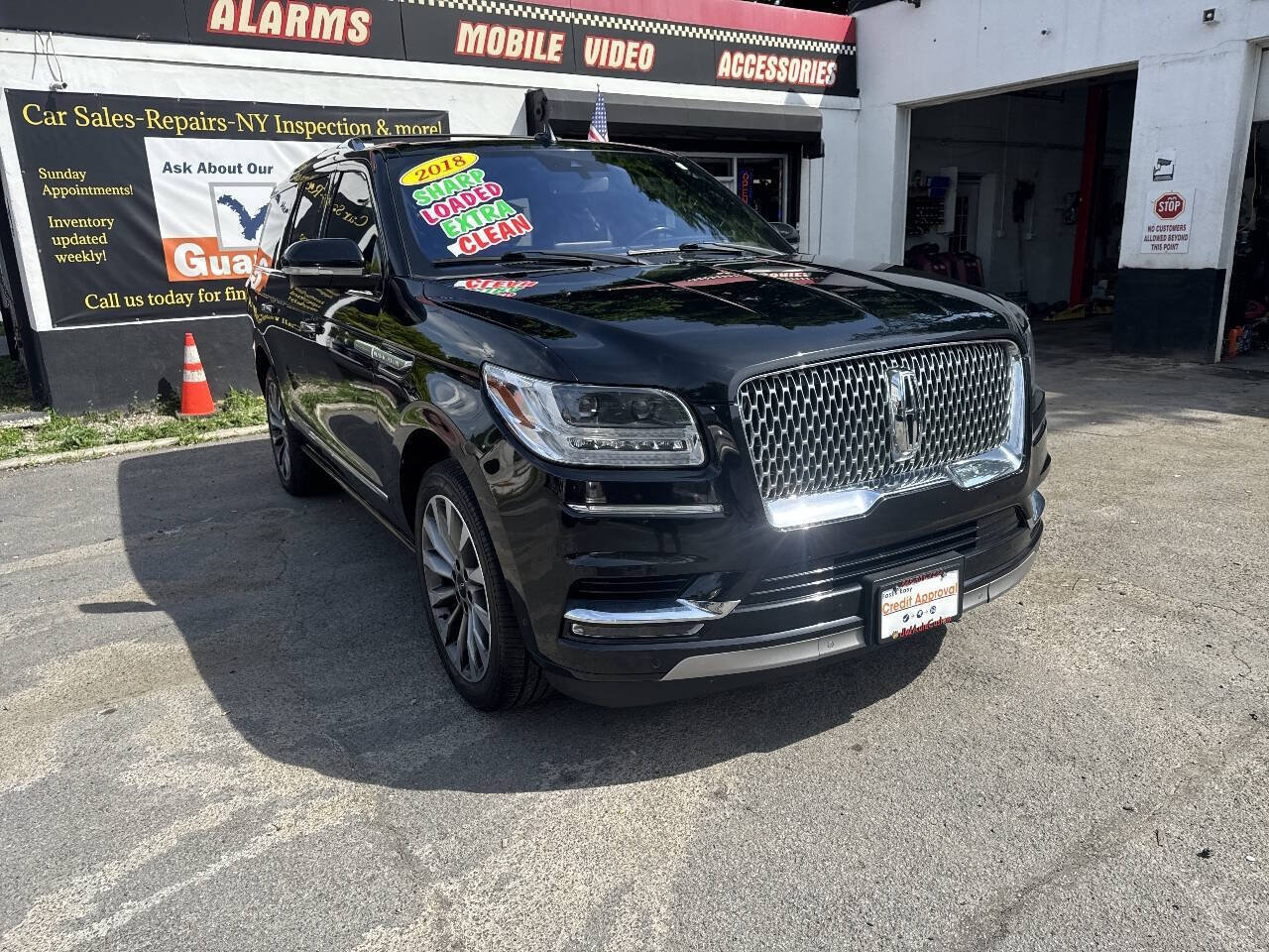Used 2018 Lincoln Navigator Select w/ Technology Package AWD/4WD image 3