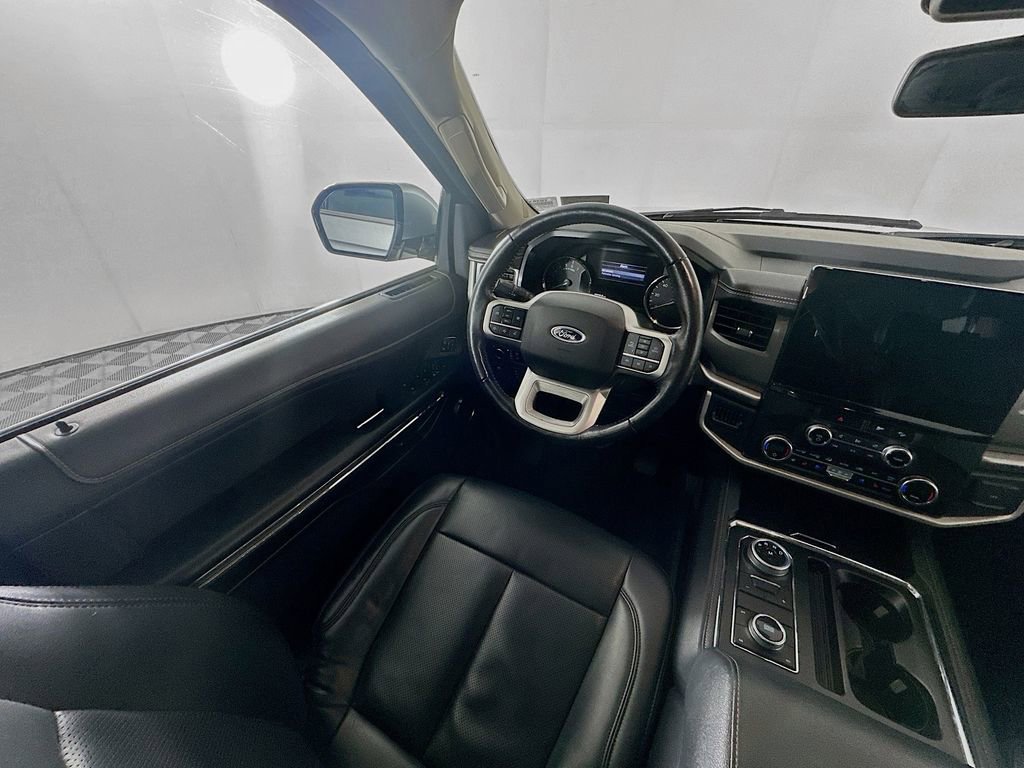 Used 2023 Ford Expedition Max XLT image 9