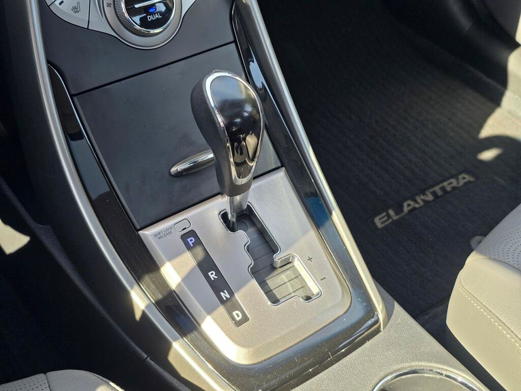 Used 2013 Hyundai Elantra Limited w/ Technology Pkg FWD image 25