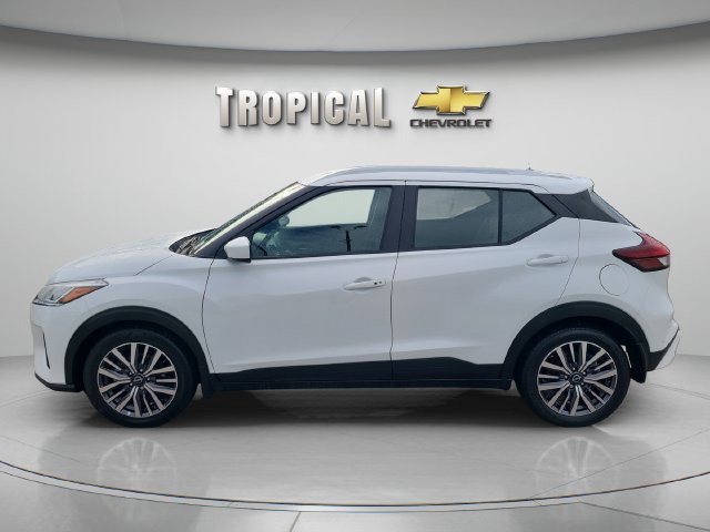 Used 2024 Nissan Kicks SV FWD image 2