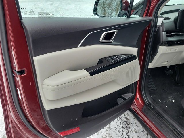 Certified 2023 Kia Carnival LX image 6