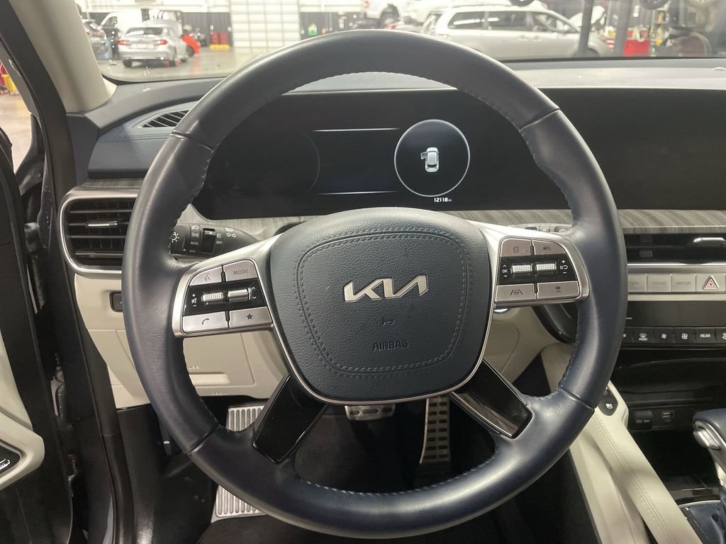 Used 2025 Kia Telluride SX w/ SX Captain's Chair Package image 14