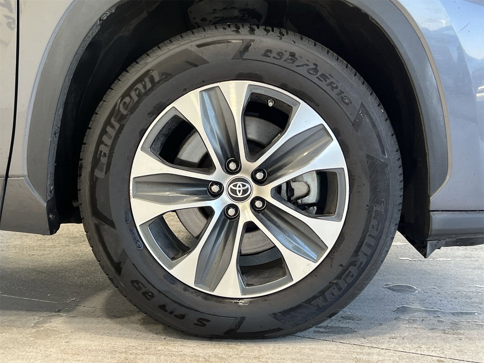 Used 2023 Toyota Highlander XLE image 10