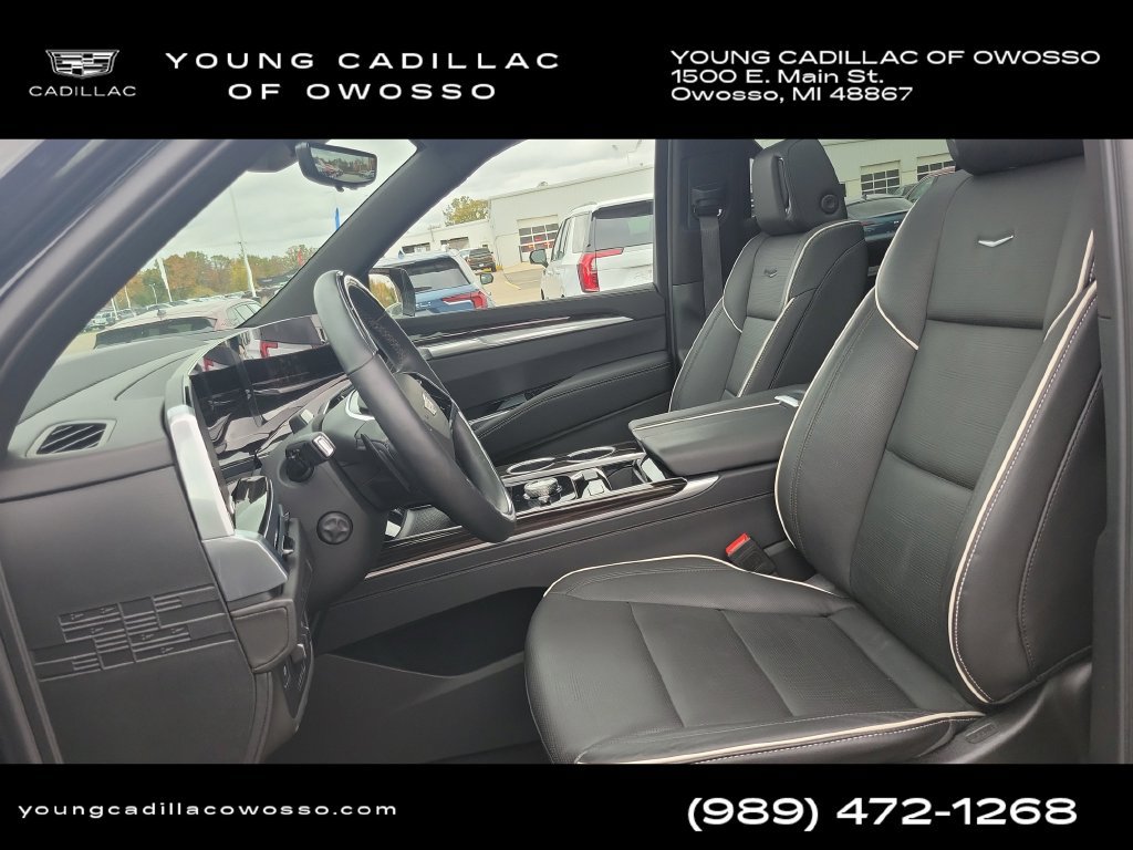Used 2025 Cadillac Escalade Premium Luxury AWD/4WD image 11