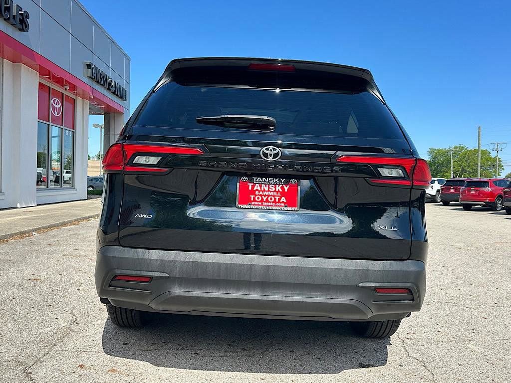 Used 2024 Toyota Grand Highlander AWD image 4