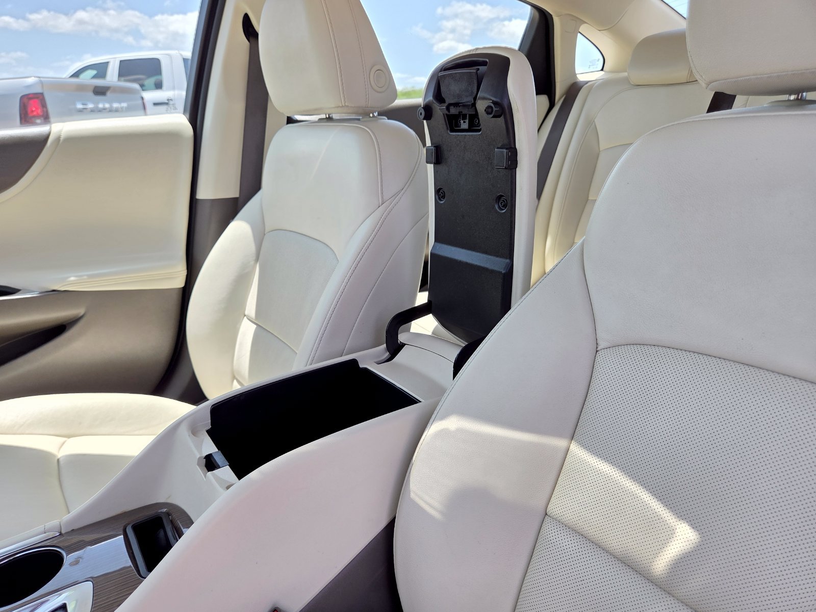 Used 2024 Chevrolet Malibu LT FWD image 30