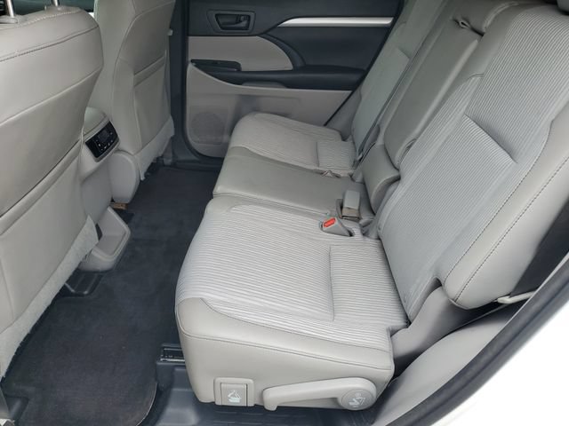 Used 2016 Toyota Highlander Plus FWD image 22
