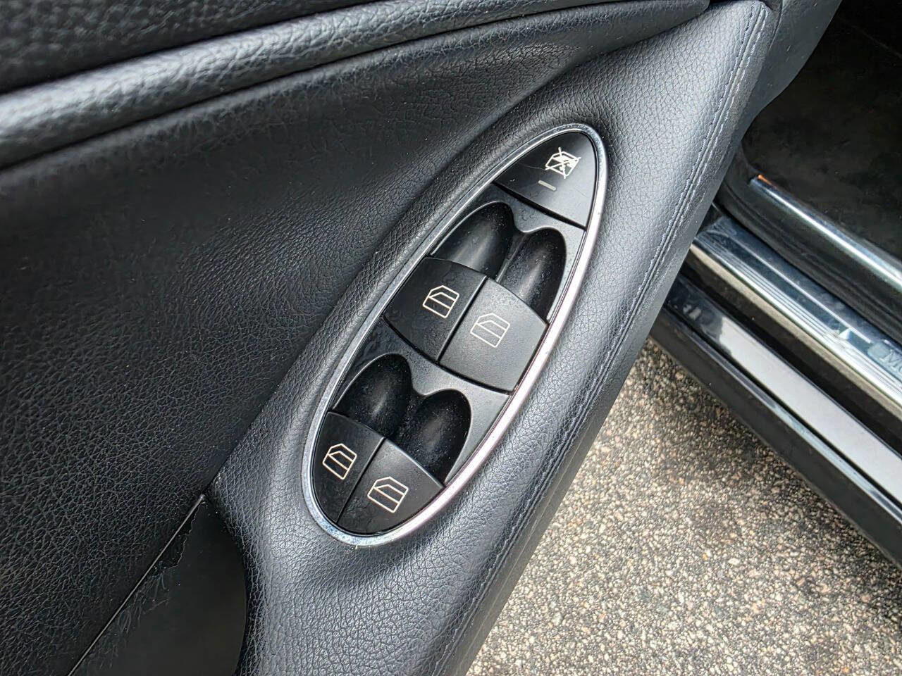 Used 2006 Mercedes-Benz CLS 500 w/ AMG Sport Pkg image 11