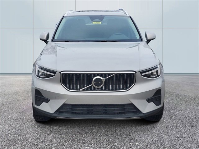Used 2025 Volvo XC40 B5 Core w/ Protection Package Premier image 2