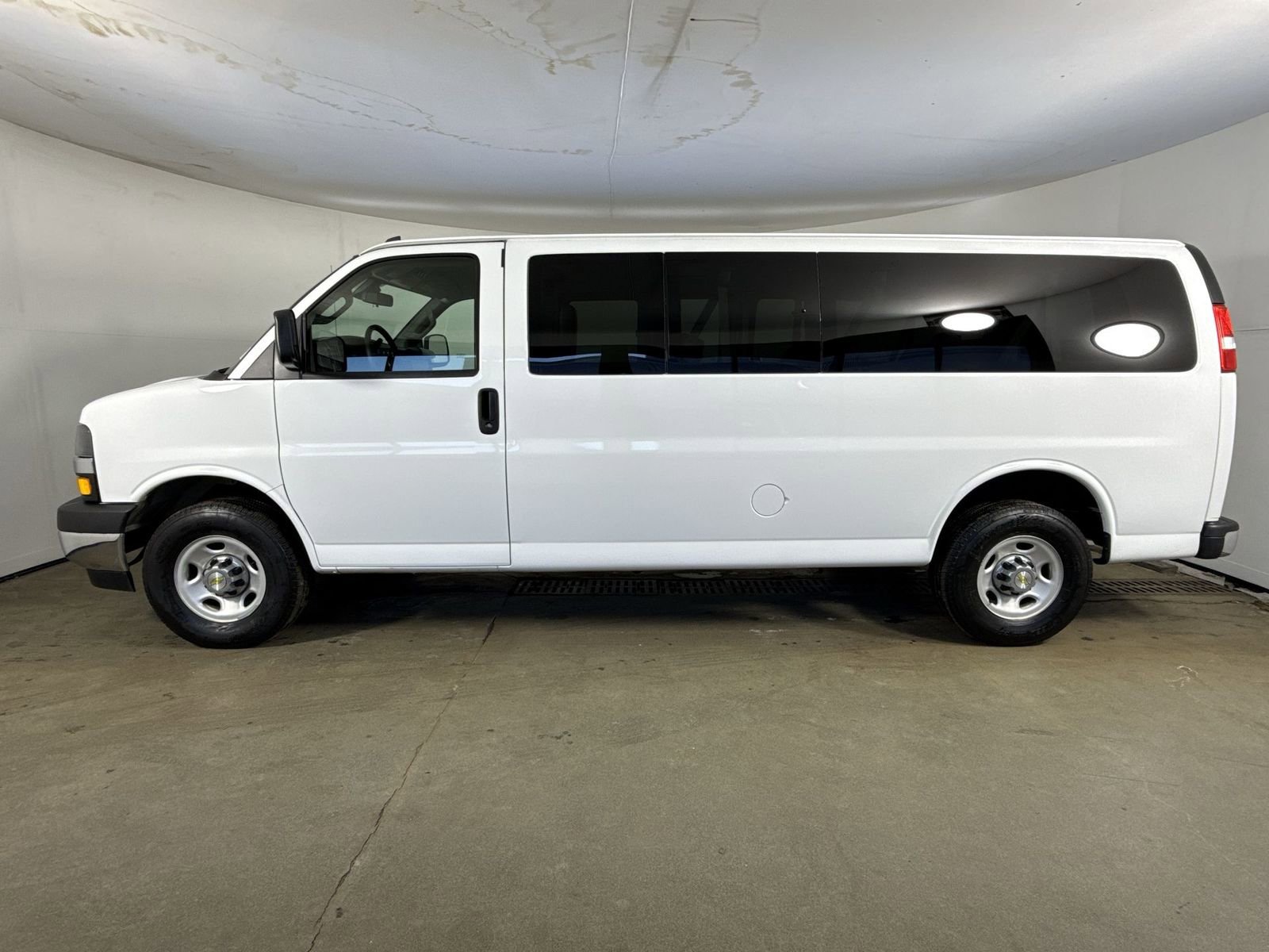 Used 2024 Chevrolet Express 3500 LT w/ LT Preferred Equipment Group image 30