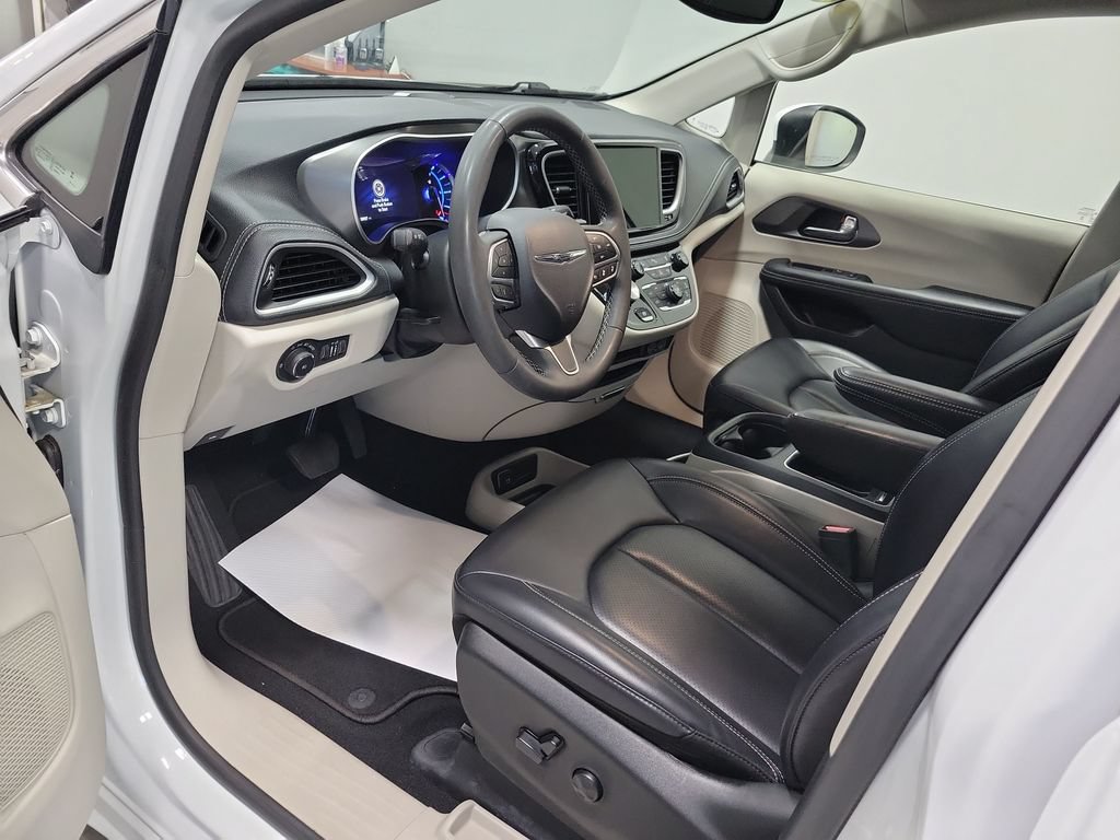 Used 2023 Chrysler Pacifica Touring-L FWD image 30