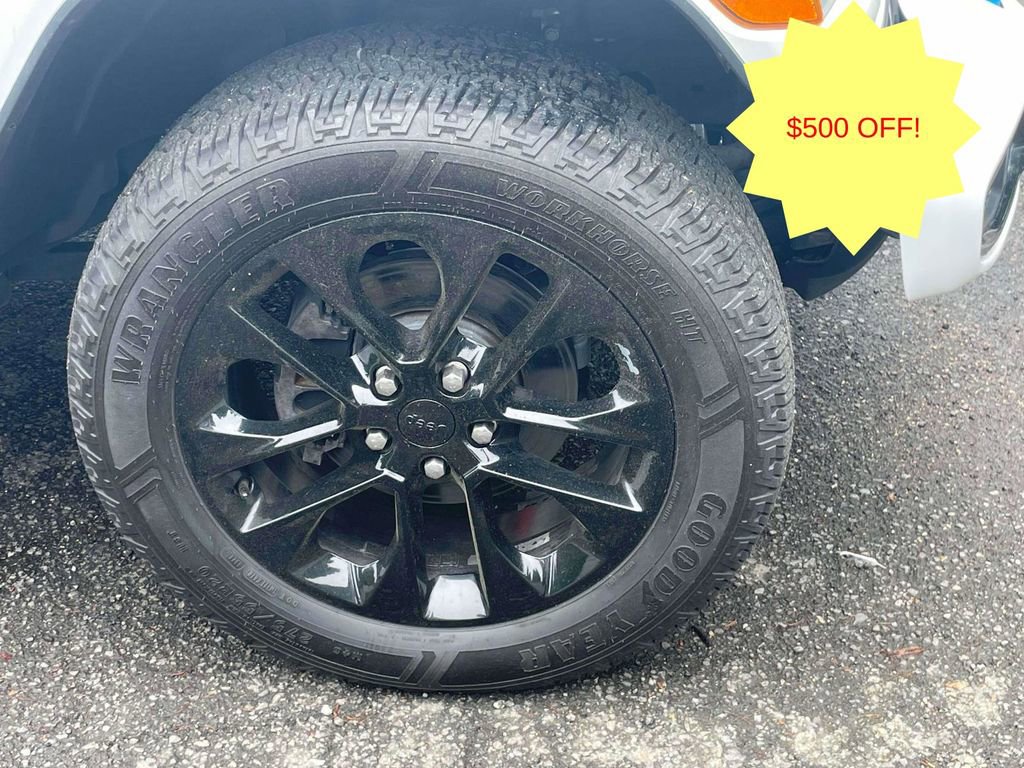 Used 2021 Jeep Wrangler Unlimited Sahara AWD/4WD image 9