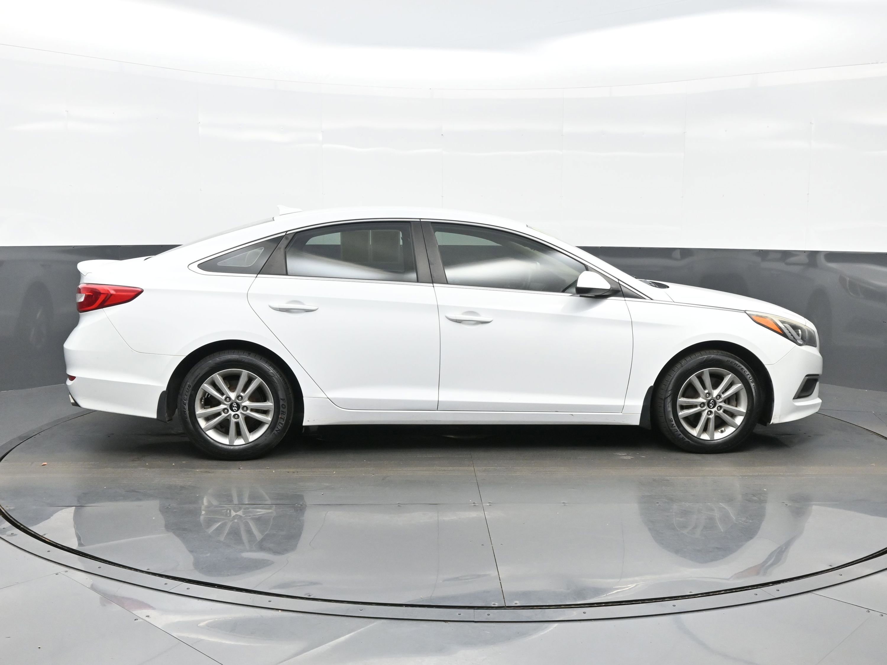 Used 2017 Hyundai Sonata SE w/ Cargo Package image 7