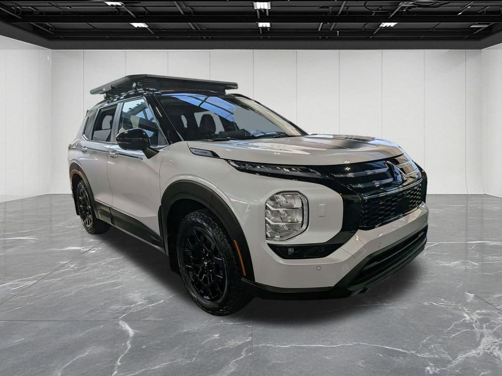 Used 2025 Mitsubishi Outlander Trail Edition image 7