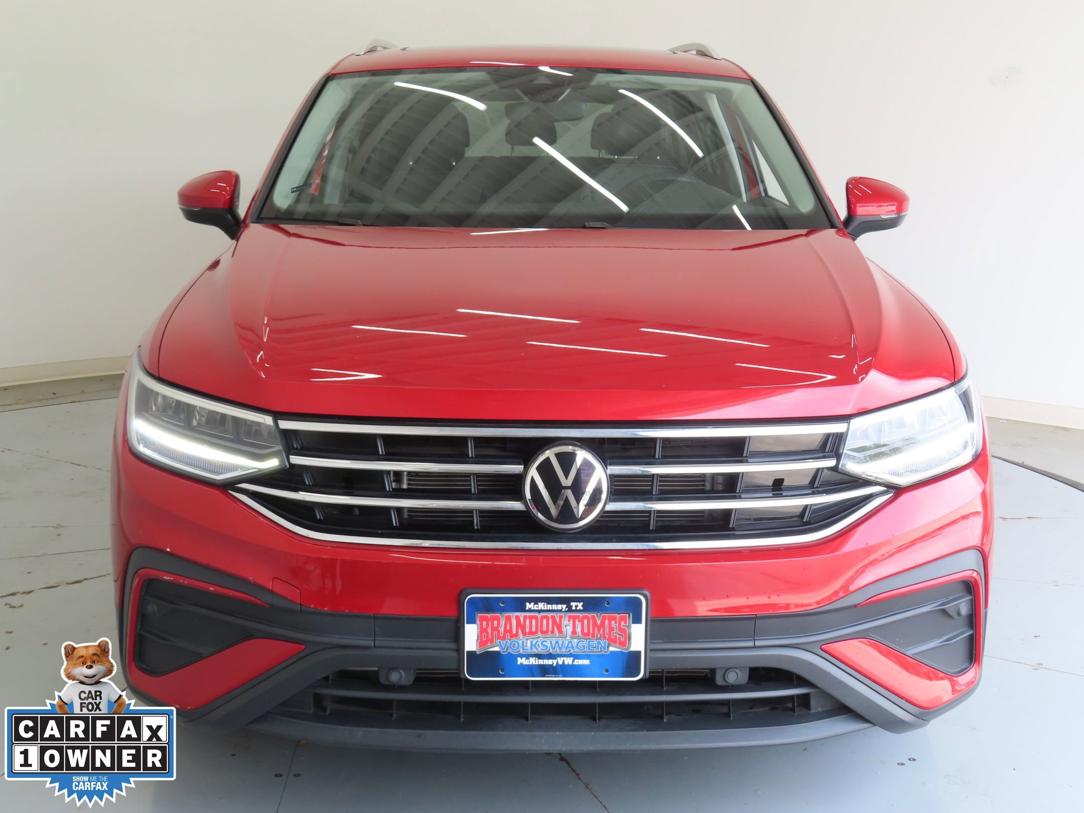 Used 2023 Volkswagen Tiguan SE w/ Panoramic Sunroof Package FWD image 10