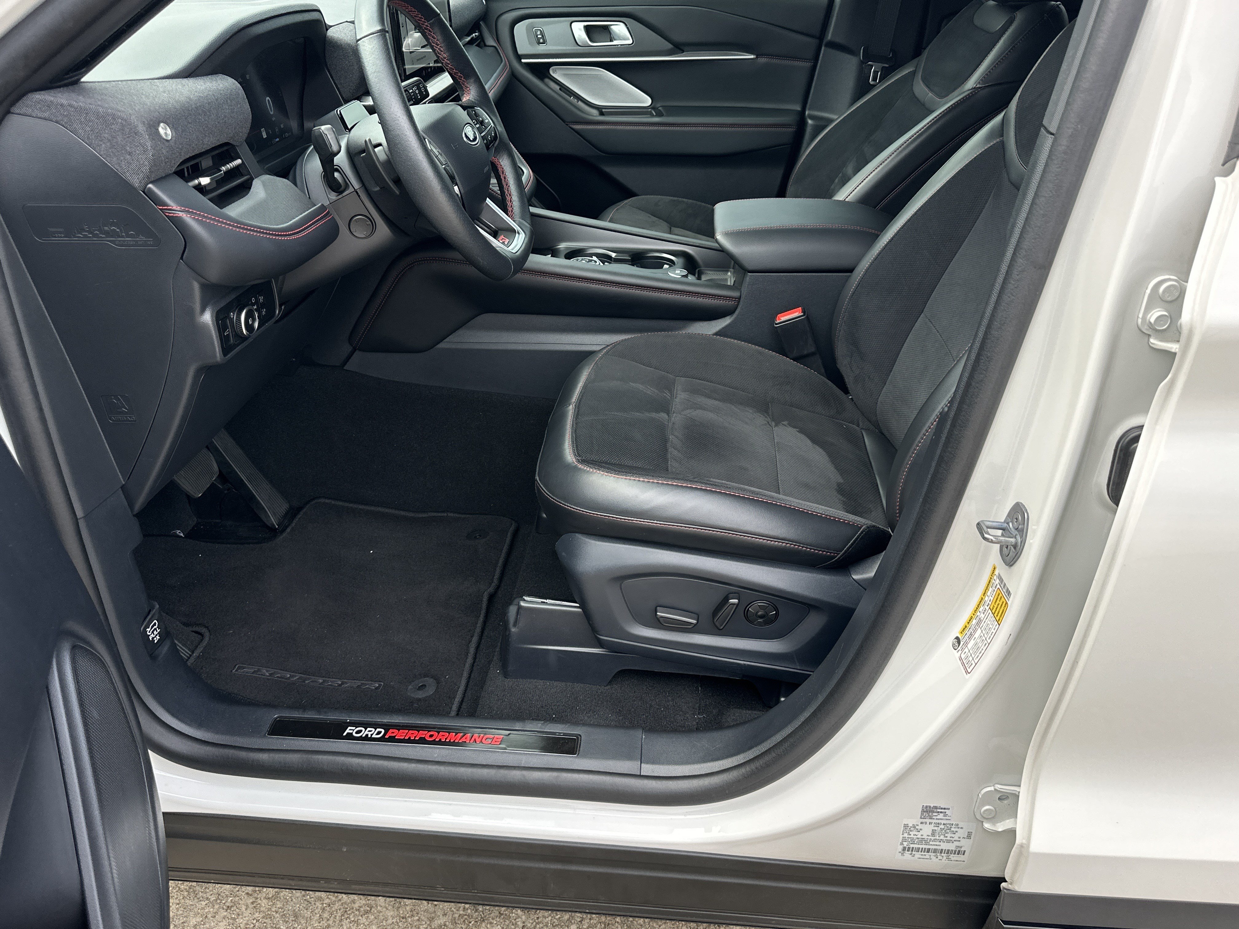 Used 2025 Ford Explorer ST AWD/4WD image 12