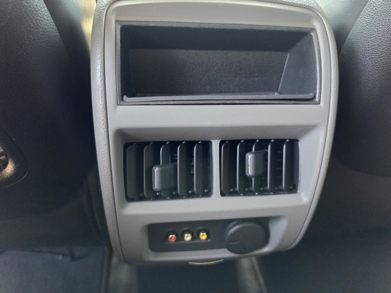 Used 2010 Cadillac SRX Luxury FWD image 10