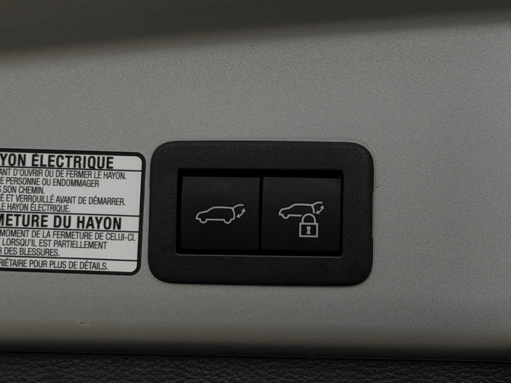 Used 2022 Toyota Corolla Cross XLE w/ Convenience Package FWD image 30