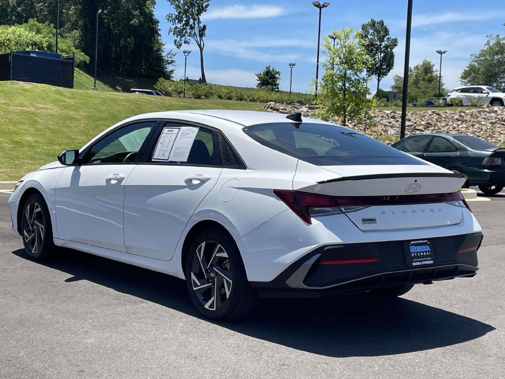 Used 2025 Hyundai Elantra Sport FWD image 5