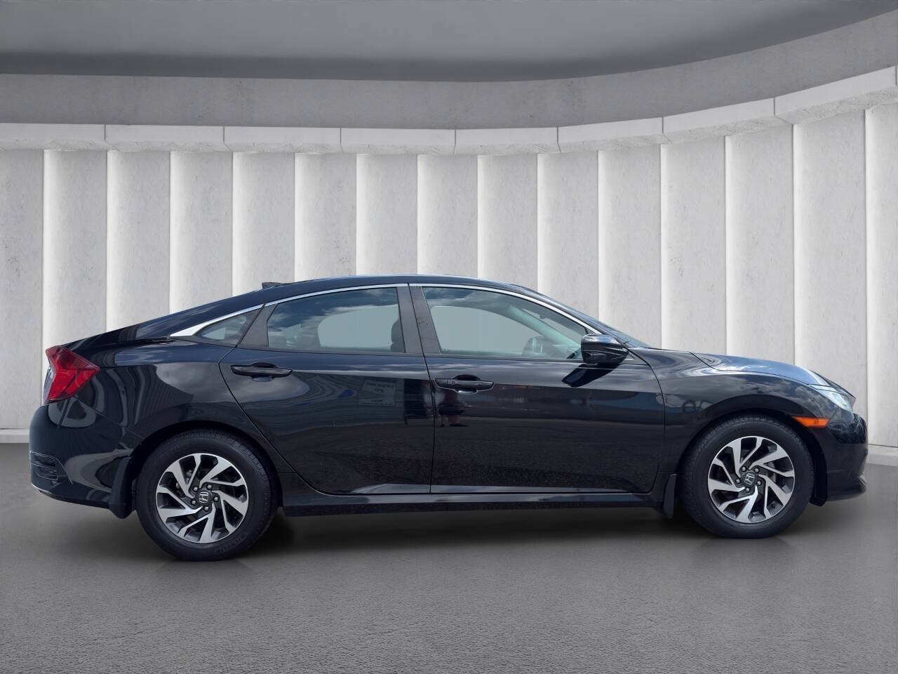 Used 2018 Honda Civic EX image 6