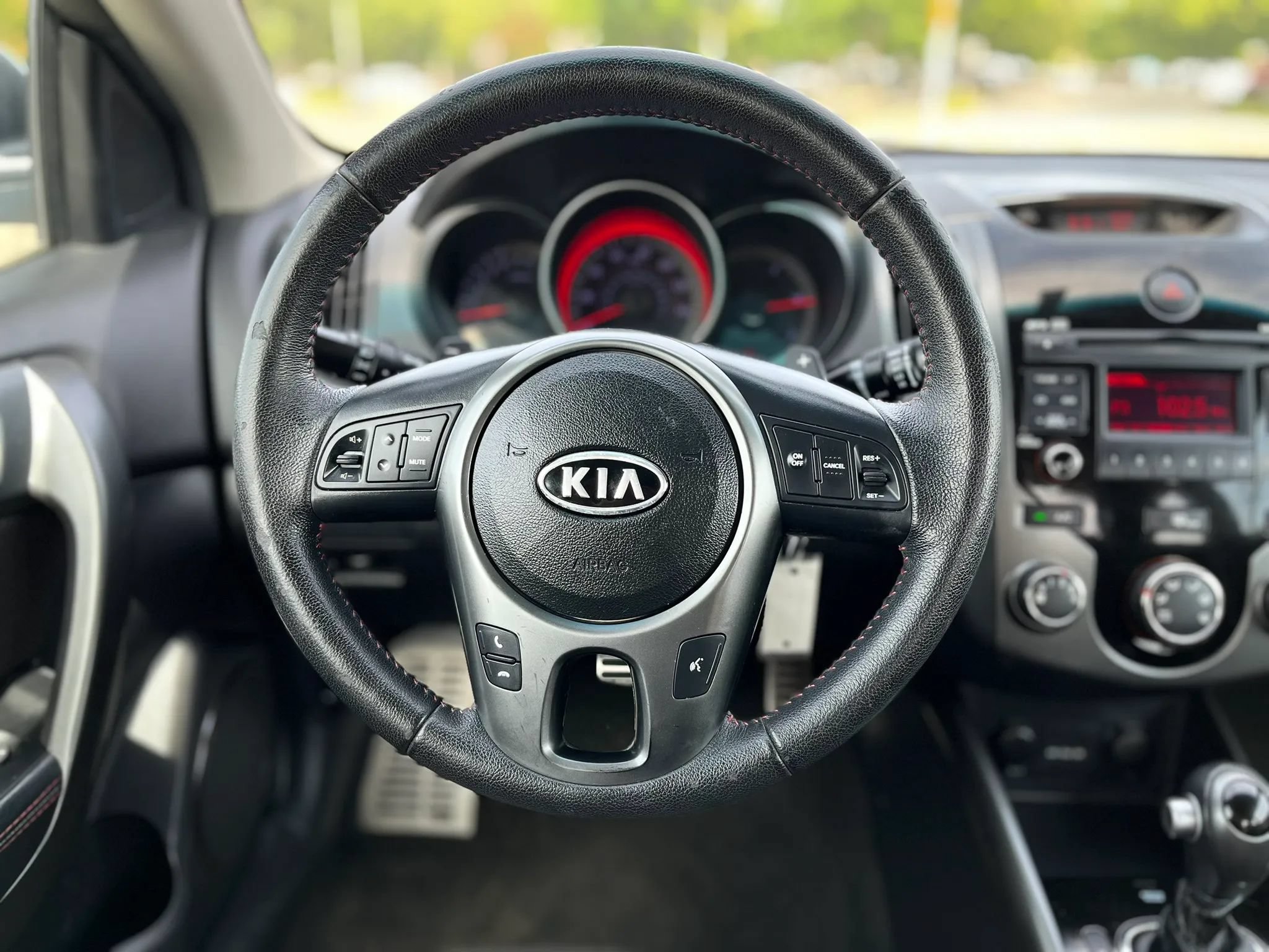 Used 2012 Kia Forte Koup SX FWD image 13