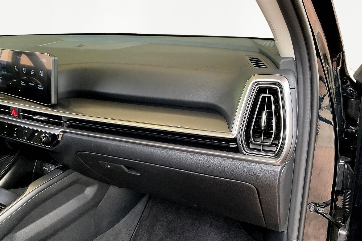 Used 2025 Kia Sorento LX image 26