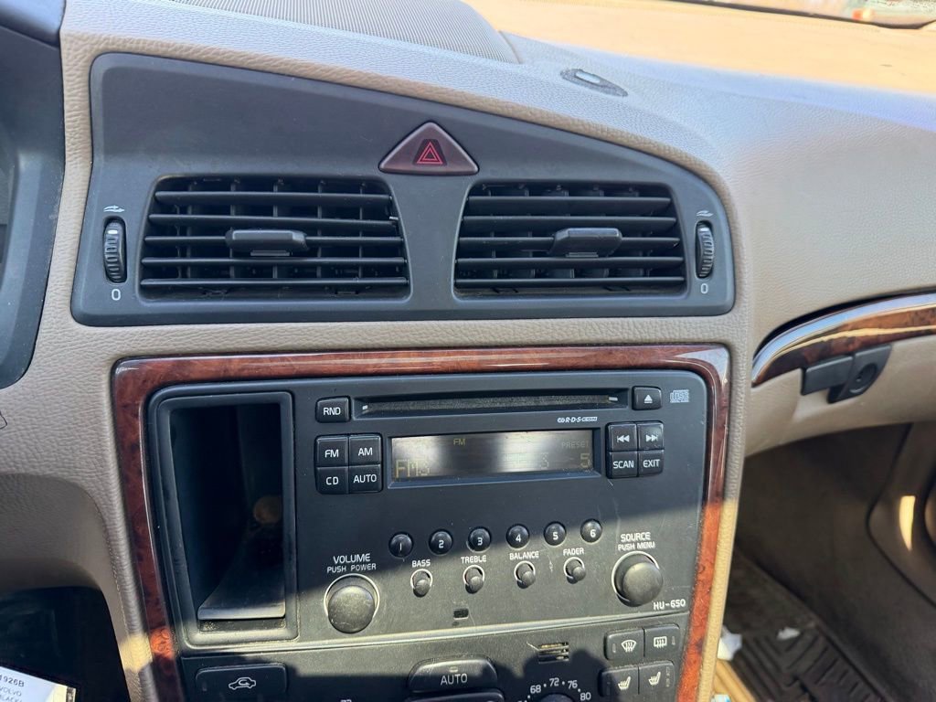 Used 2005 Volvo S60 2.5T image 16