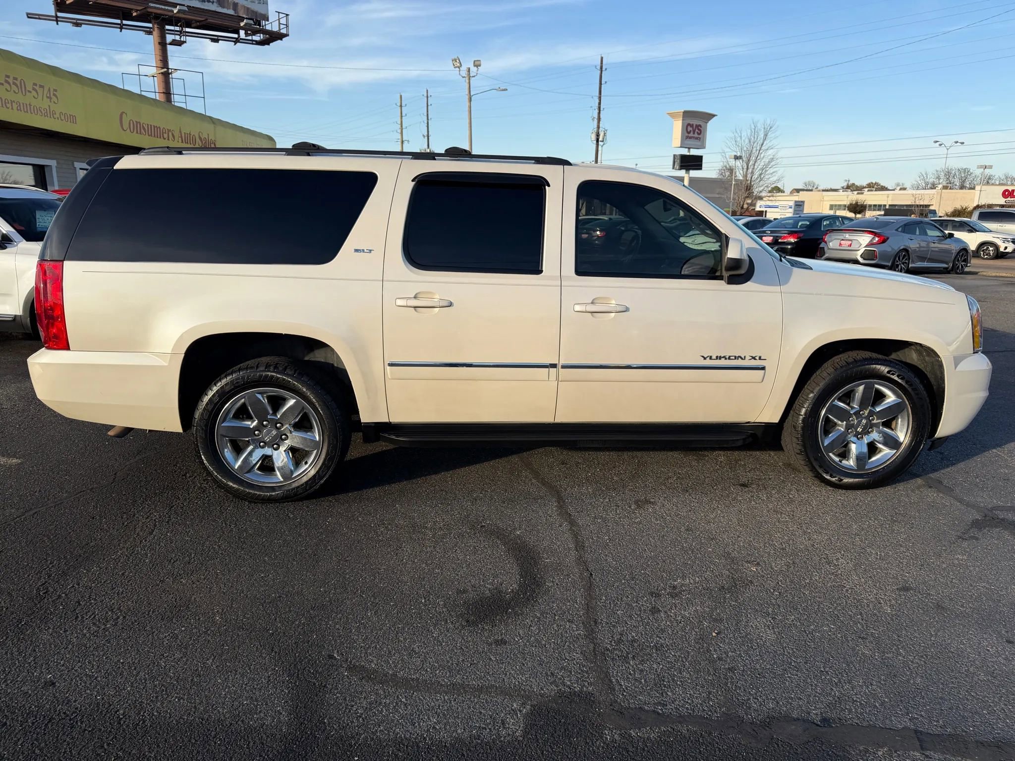 Used 2012 GMC Yukon XL SLT image 2