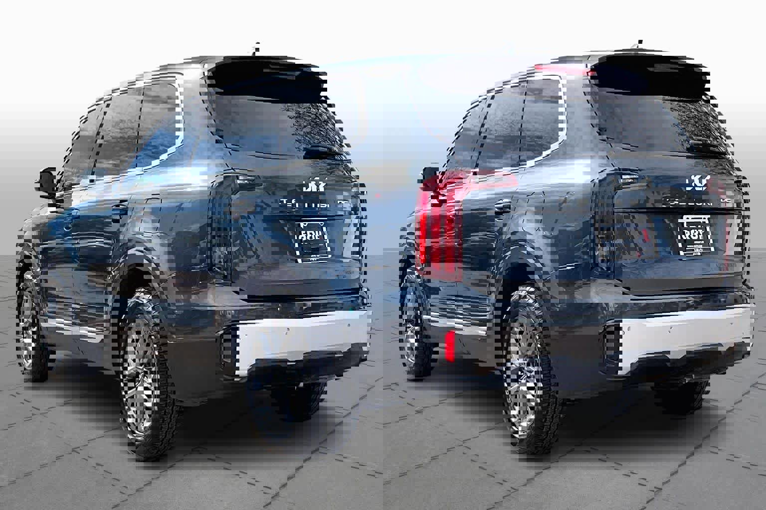 Used 2024 Kia Telluride LX image 11