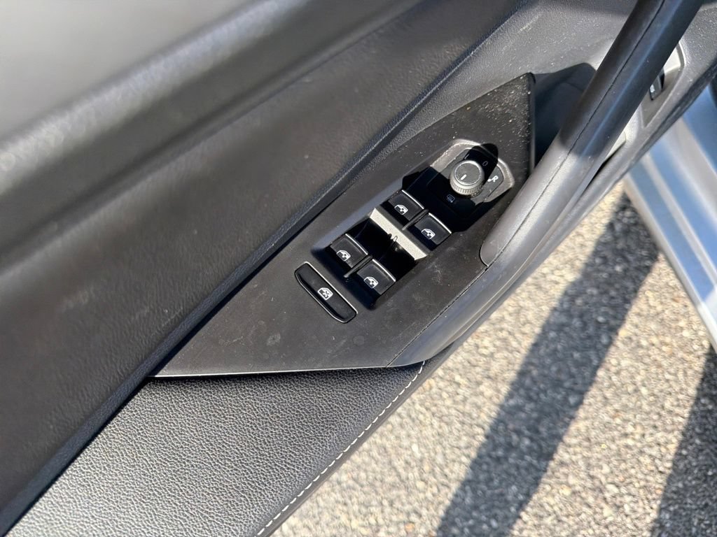 Certified 2023 Volkswagen Jetta SE FWD image 12