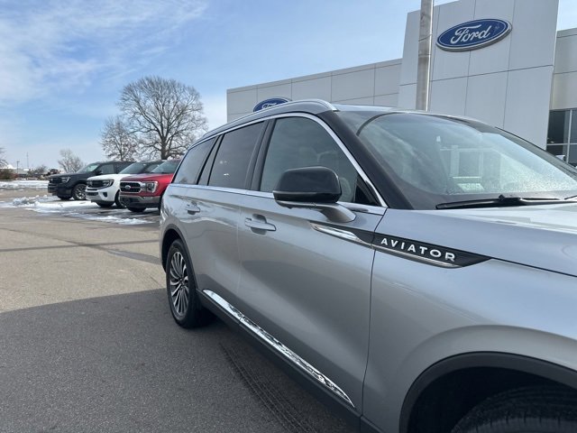 Used 2023 Lincoln Aviator Reserve w/ Equipment Group 201A image 7