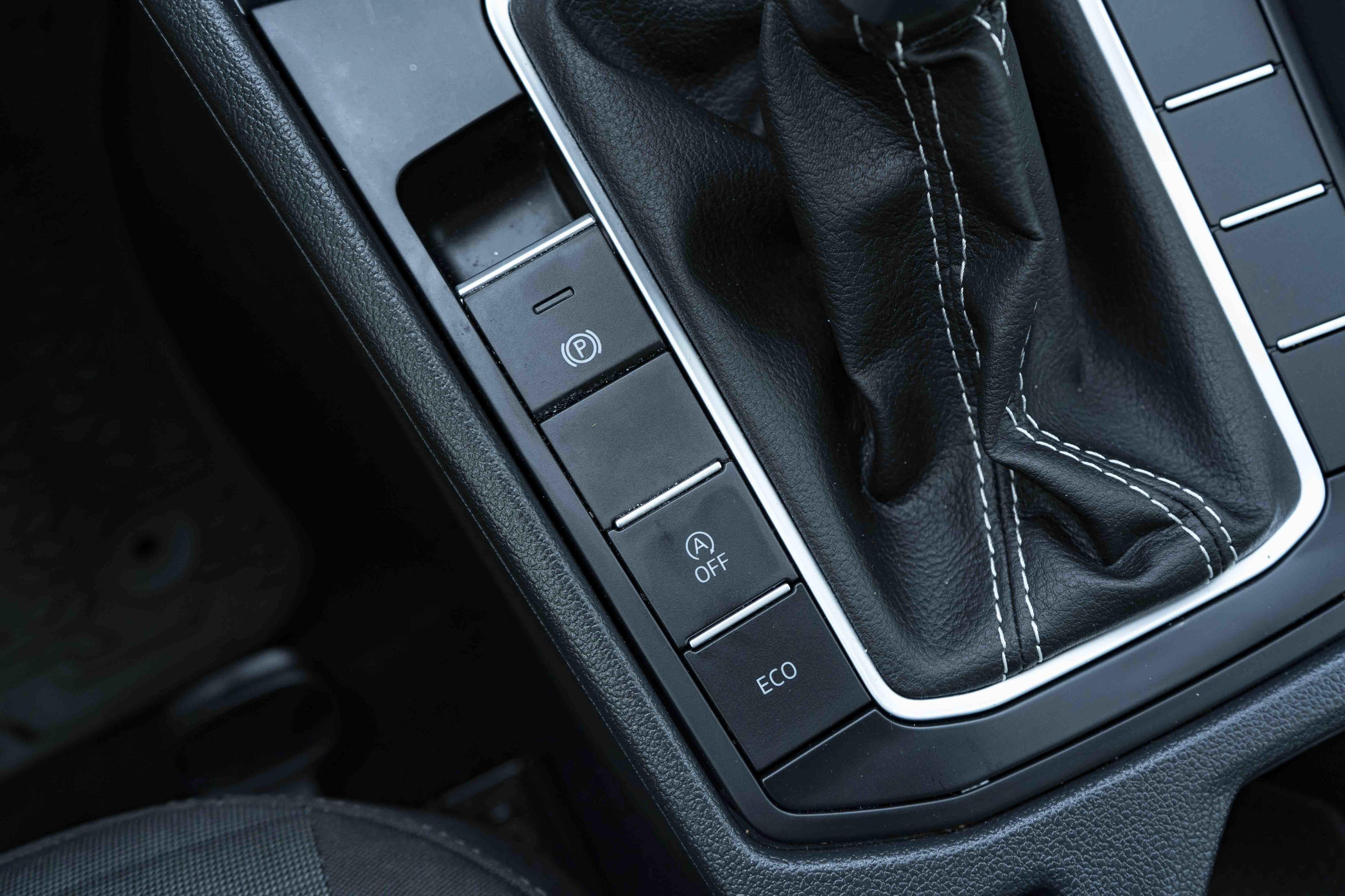 Certified 2025 Volkswagen Jetta S FWD image 27