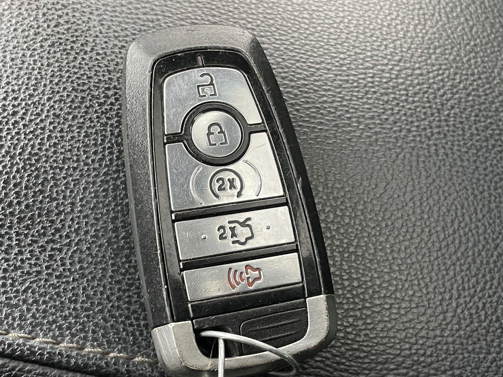 Used 2019 Ford Fusion SEL FWD image 26