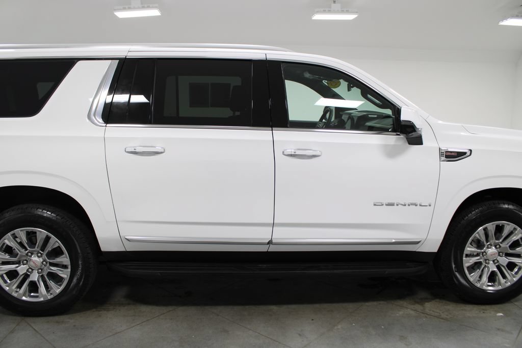 Used 2025 GMC Yukon XL Denali AWD/4WD image 11