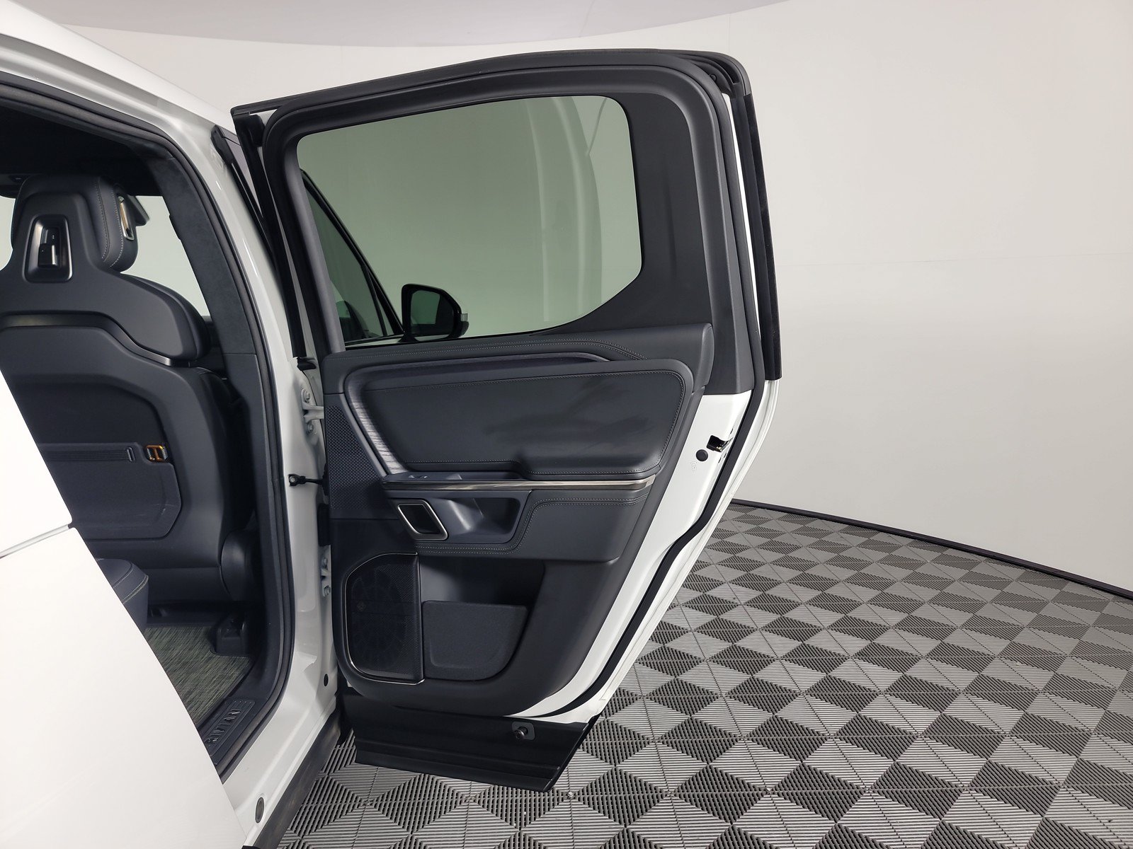 Used 2024 Rivian R1T Adventure AWD/4WD image 19