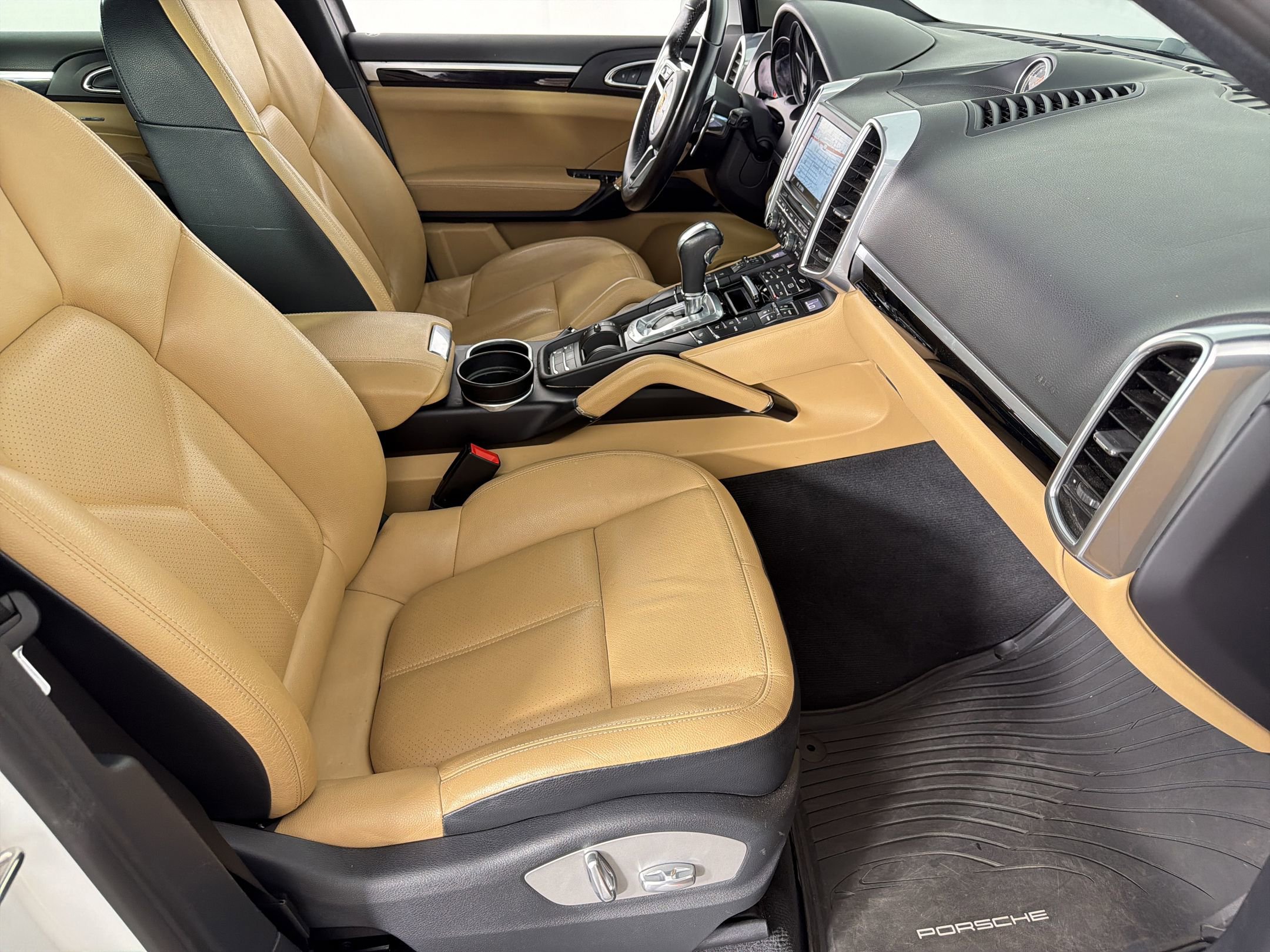 Used 2016 Porsche Cayenne AWD/4WD image 30