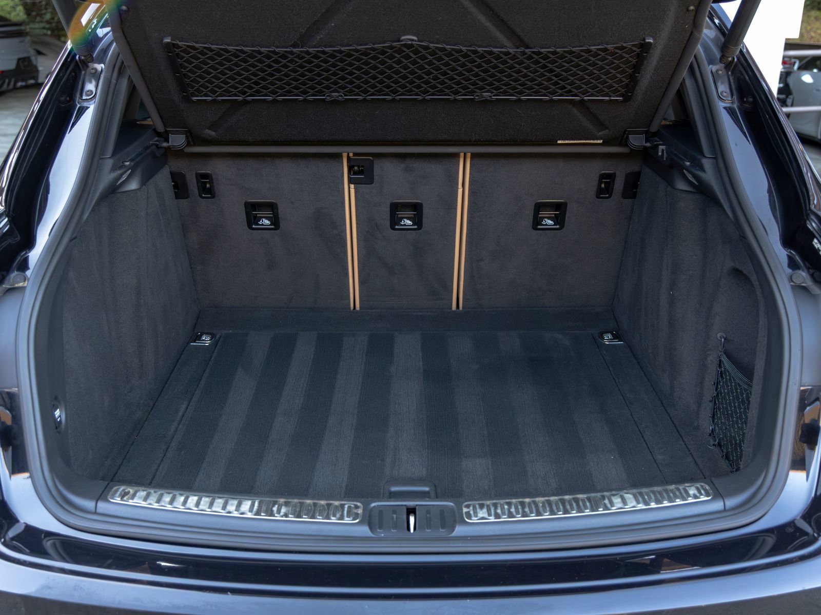 Certified 2020 Porsche Macan AWD/4WD image 48