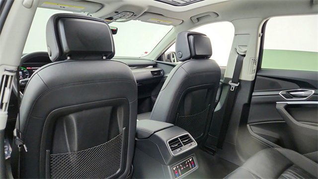 Used 2024 Audi Q8 e-tron Premium image 30
