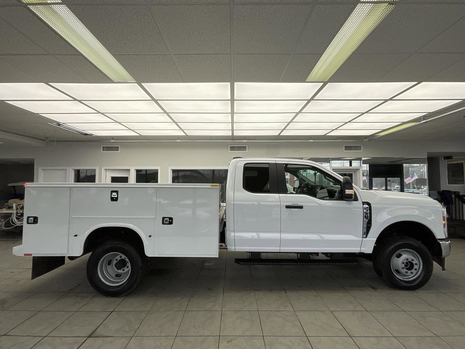 New 2026 Ford F350 XL w/ XL Chrome Package AWD/4WD image 4