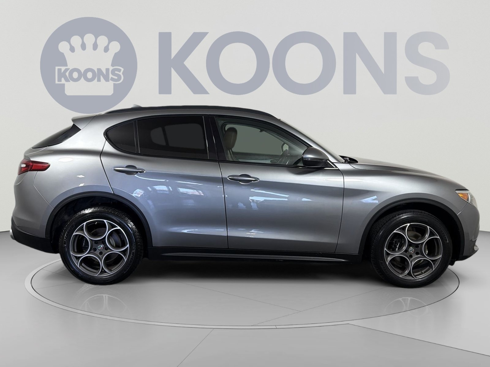 Used 2018 Alfa Romeo Stelvio Sport w/ Quick Order Package 22J Sport AWD/4WD image 8