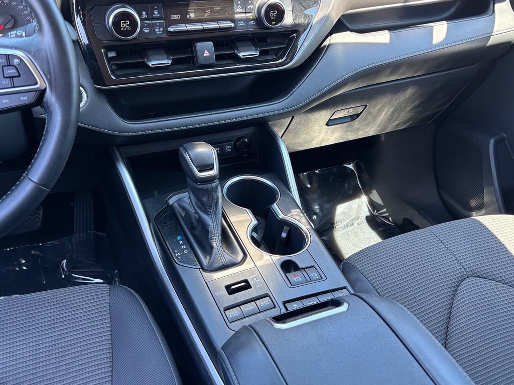 Used 2020 Toyota Highlander LE AWD/4WD image 24