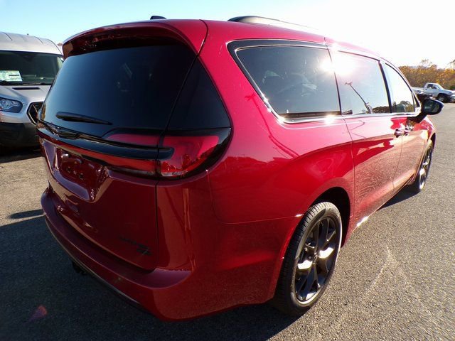 New 2026 Chrysler Pacifica Limited w/ S Appearance Package AWD/4WD image 4
