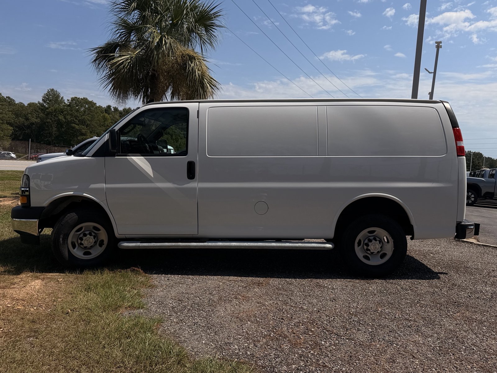 Used 2024 Chevrolet Express 2500 w/ Driver Convenience Package RWD image 9
