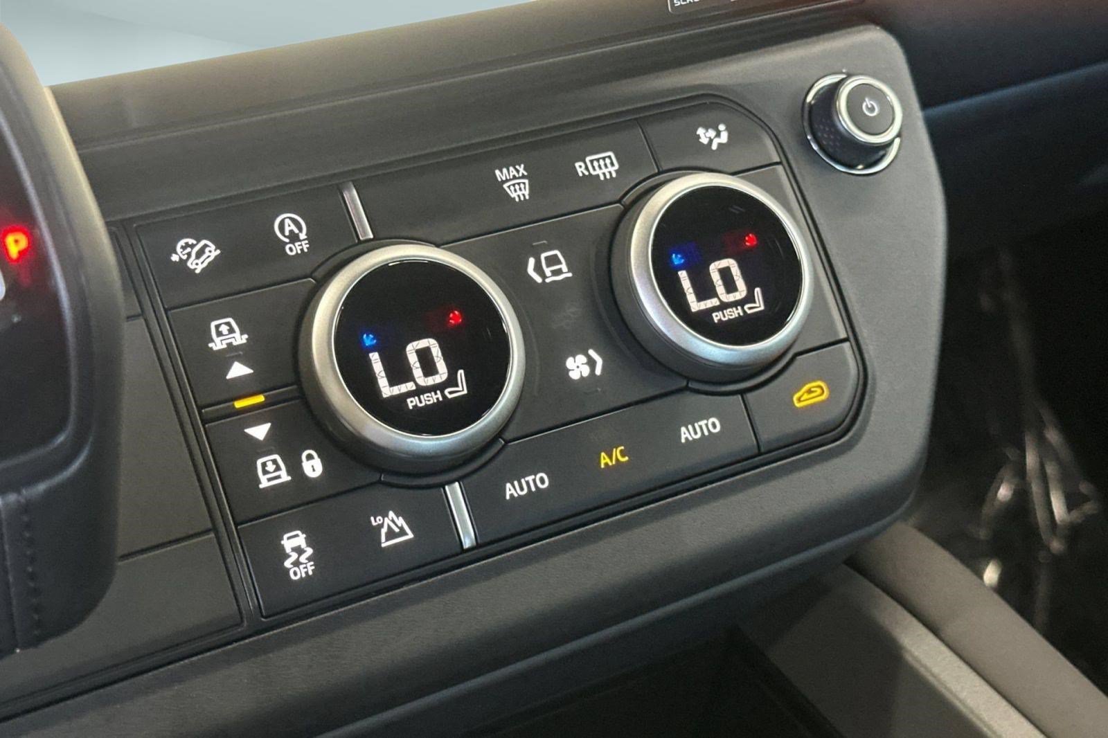 New 2026 Land Rover Defender 130 X-Dynamic SE AWD/4WD image 17